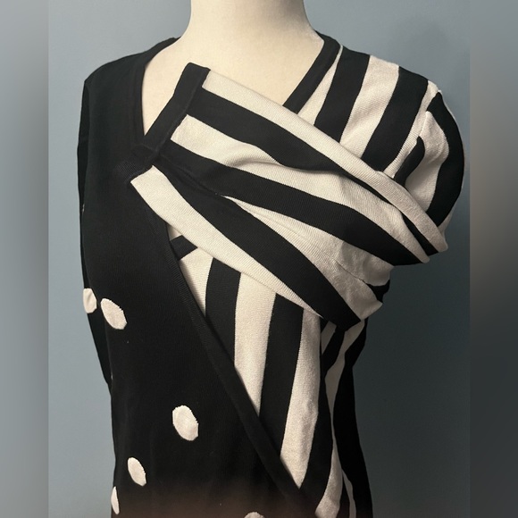 Nygard Black/Cream Top in Pokadots and Stripes!! So Much Fun To Wear!! - Picture 4 of 10
